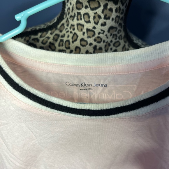 Calvin Klein Jeans Women's Pink Cropped Top - Picture 3 of 4
